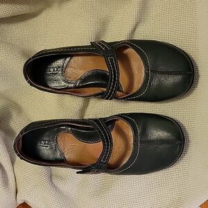 Born Black Leather Mary Jane Flats Size 8.5